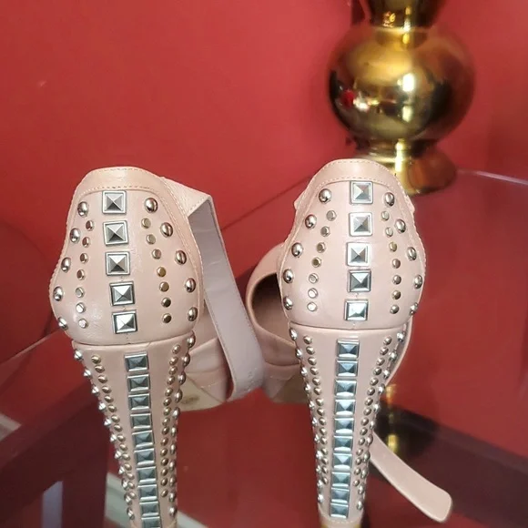 Shoes - Picture 2 of 5